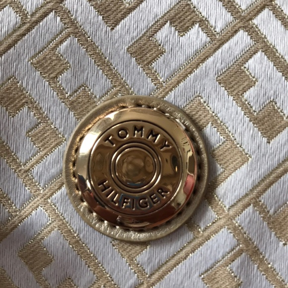 Tommy Hilfiger golf and white cross body bag - Picture 2 of 6